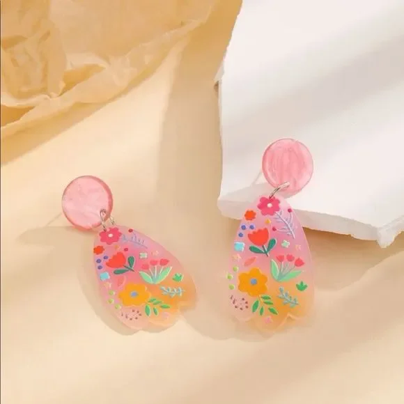 7/$30 GEOMETRICAL FLORAL DANGLES - Picture 2 of 5